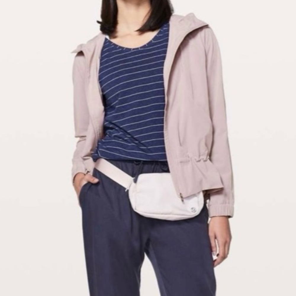 Lululemon Pack it up jacket Size 6